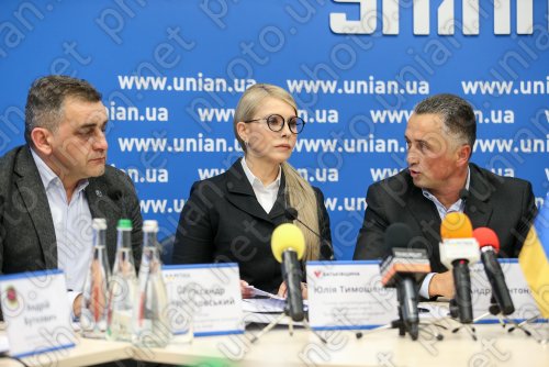 Юлия Тимошенко поддержала таксистов Украины.