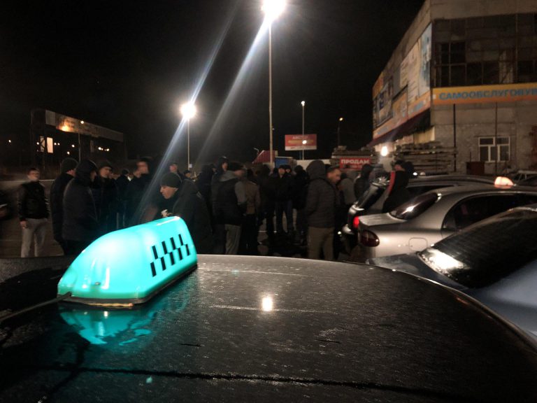 В Бердянске таксисты объявили бессрочную забастовку