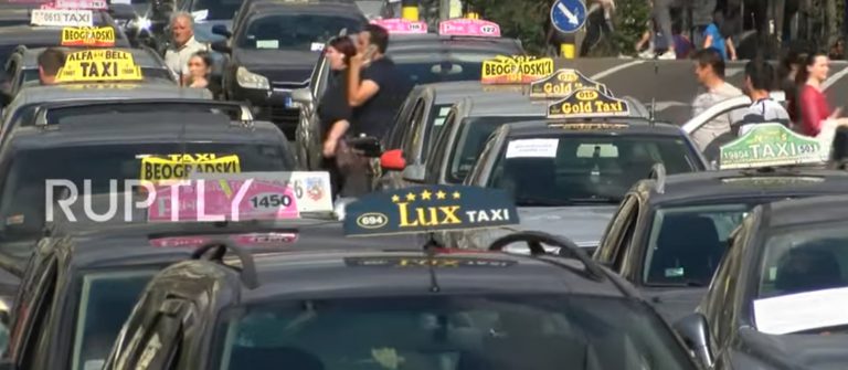 Сербские таксисты протестуют против приложений
