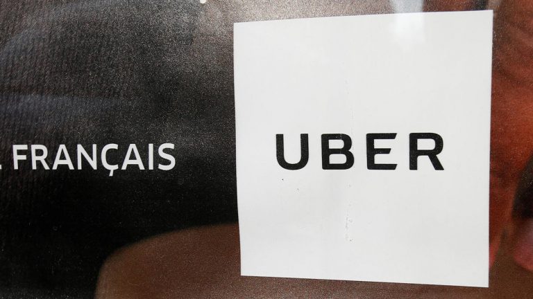 Суд во Франции признал водителя Uber сотрудником компании, а не независимым подрядчиком