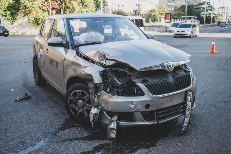 В центре Киева столкнулись UBER и Golf