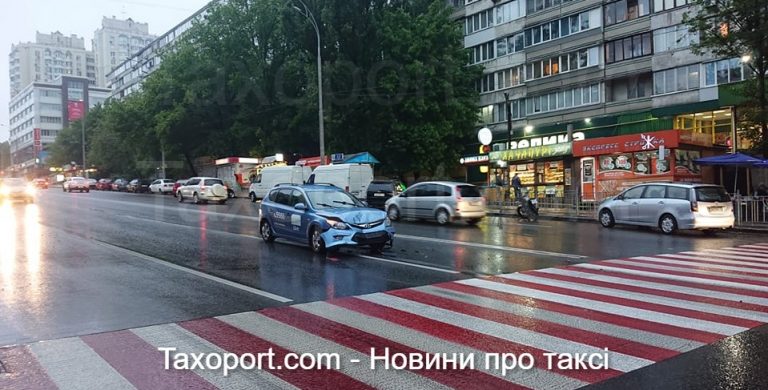 В Киеве ДТП с Uber (Фото)