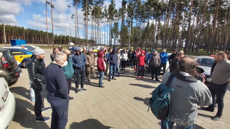 В Беларуси бастуют против “ЯндексТакси” и предлагают ввести новый агрегатор.