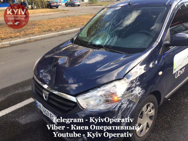 Водій Dacia під брендом Uber збив дитину і протянув 15 метрів на капоті.