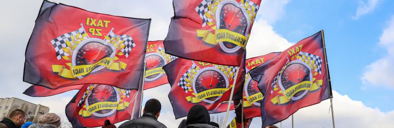 В Запорожье таксисты митинговали против низких тарифов