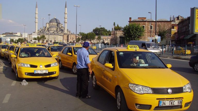 Эрдоган заявил что Uber ничем не отличается от нелицензионного вождения такси.