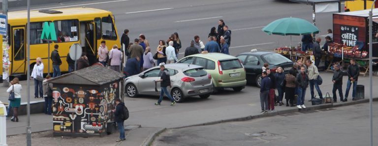 Люди страдают, полиция игнорирует: Гончарука призвали взяться за нелегальные такси в Киеве
