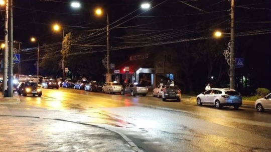 В Тернополе собрались десятки таксистов, что происходит?