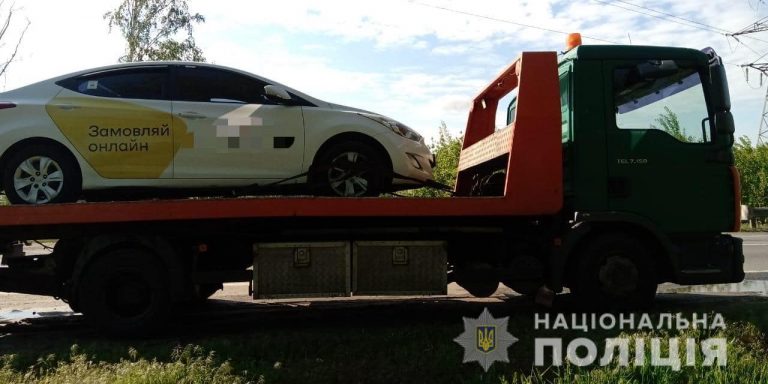 В Києві двоє пасажирів нахабно виштовхали з автомобіля водія Uklon і втекли.