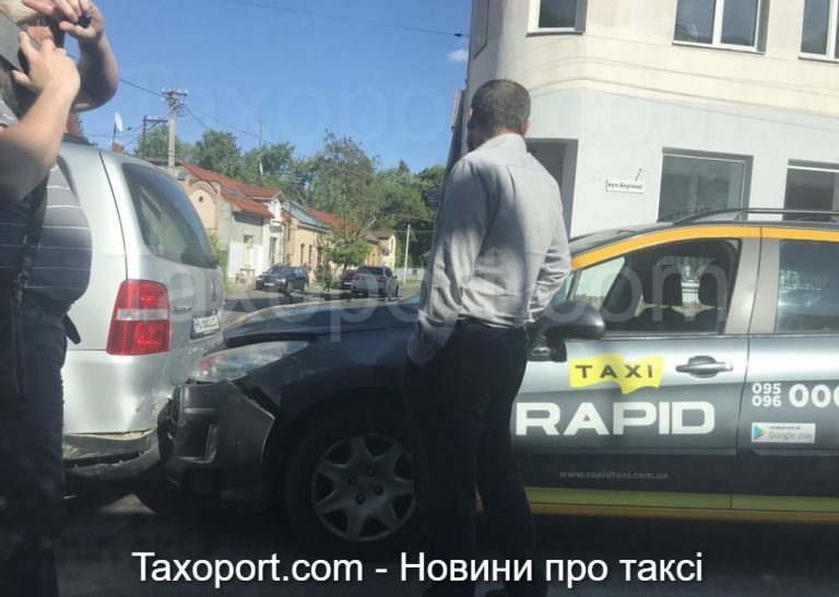 В Ужгороде авария: такси “Rapid” и Volkswagen