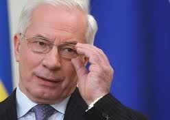 Азаров “разрешил” такси работать без таксометров?