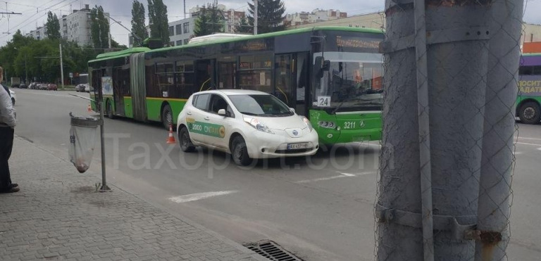 В Харькове произошло ДТП за участием OnTaxi