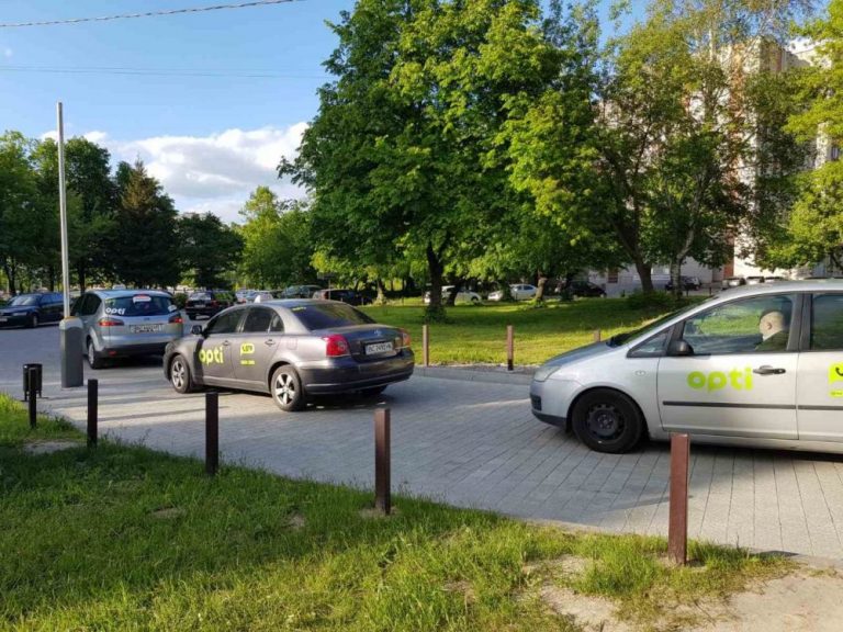 Біля лікарень Львова відбулась акція «Дякуємо лікарям»