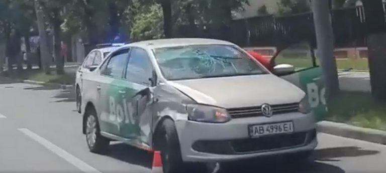 В Киеве Bolt и Скорая не разминулись.(Видео)