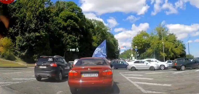 В Киеве UBER и Toyota совершили ДТП(Видео)