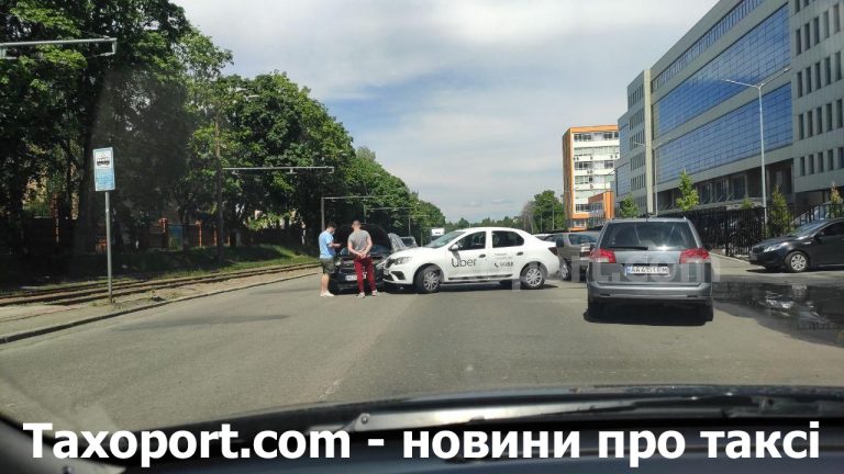 В Киеве Uber столкнулся с Kia