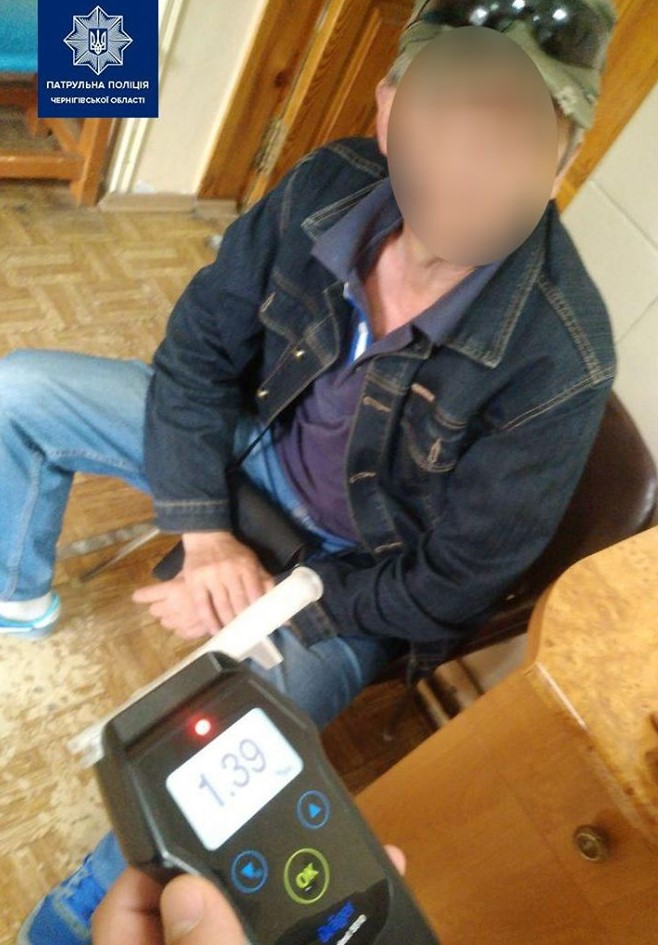 Таксист «під градусом» попався патрульним