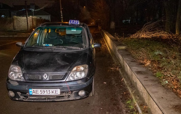 Умершего в своем авто таксиста можно было бы спасти.