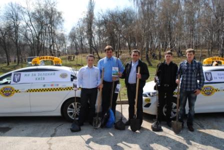Київські таксомоторні перевізники долучилися до загальноміської толоки