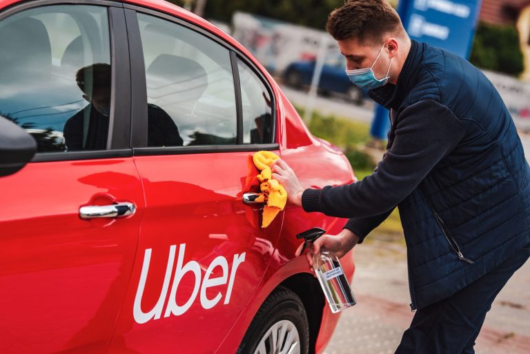 С завтрашнего дня в Uber селфи и маски.