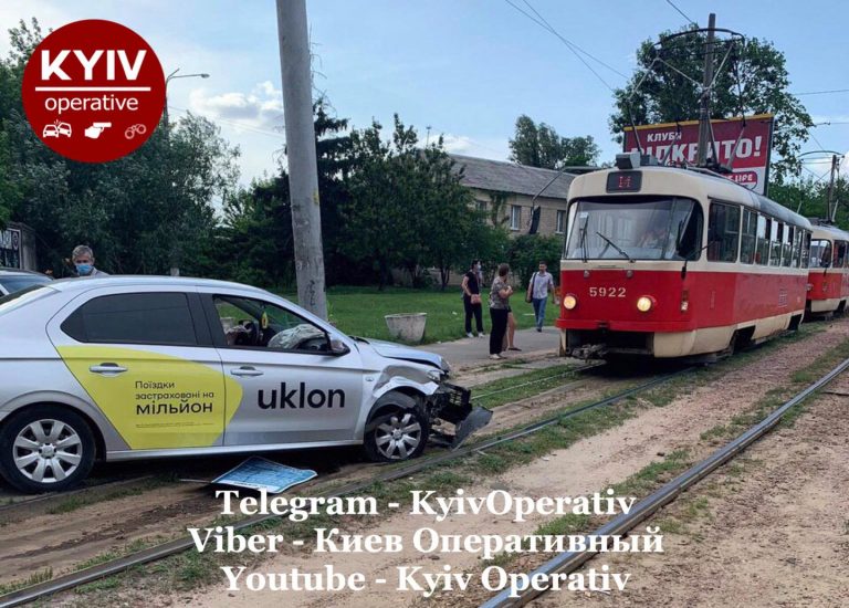 В Киеве ДТП, Uklon на Peugeot и Fiat