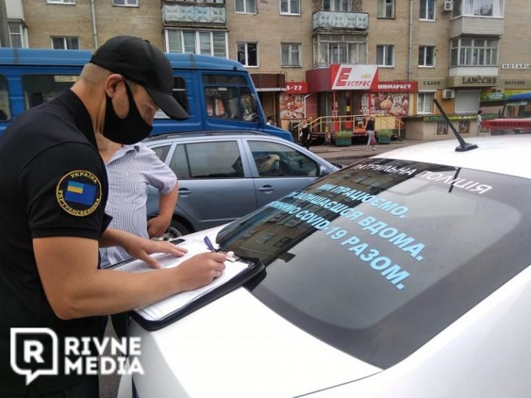 У Рівному виявили двох нелегальних таксистів