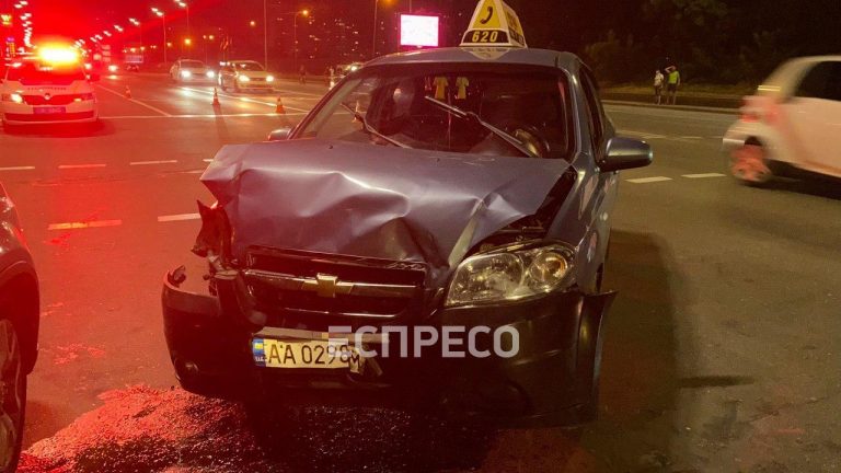 B Дарницькому районі сталася ДТП за участі таксі