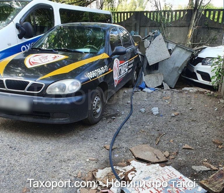 В Днепре водитель Uber совершил ДТП, пассажирка в больнице.