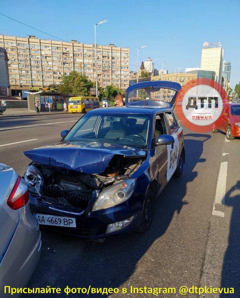 Bolt совершил ДТП в Киеве, догнал Ford