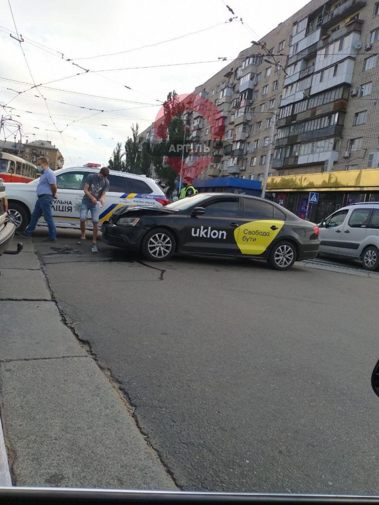 Uklon попал в ДТП в Киеве