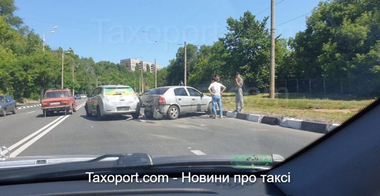 В Харькове ДТП OnTaxi