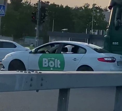 Авария с Bolt и грузовиком (Видео)