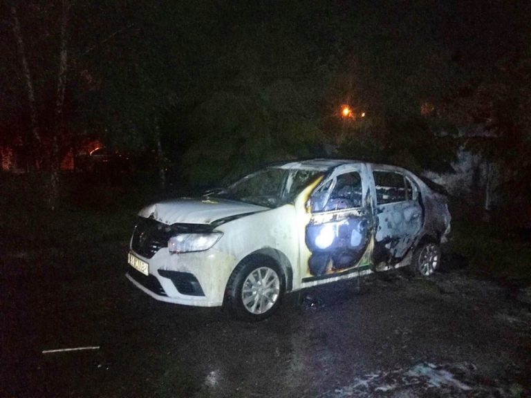 У Львові згорів автомобіль Bolt (Відео)