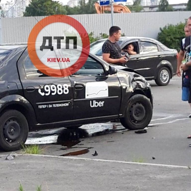 Uber в Киеве попал в очередное ДТП, есть пострадавшие