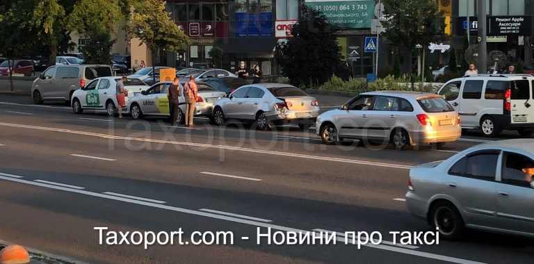 ДТП в Киеве Bolt и Uklon