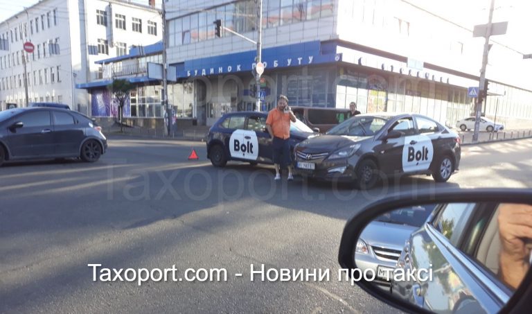 В Киеве очередное двойное ДТП с Bolt