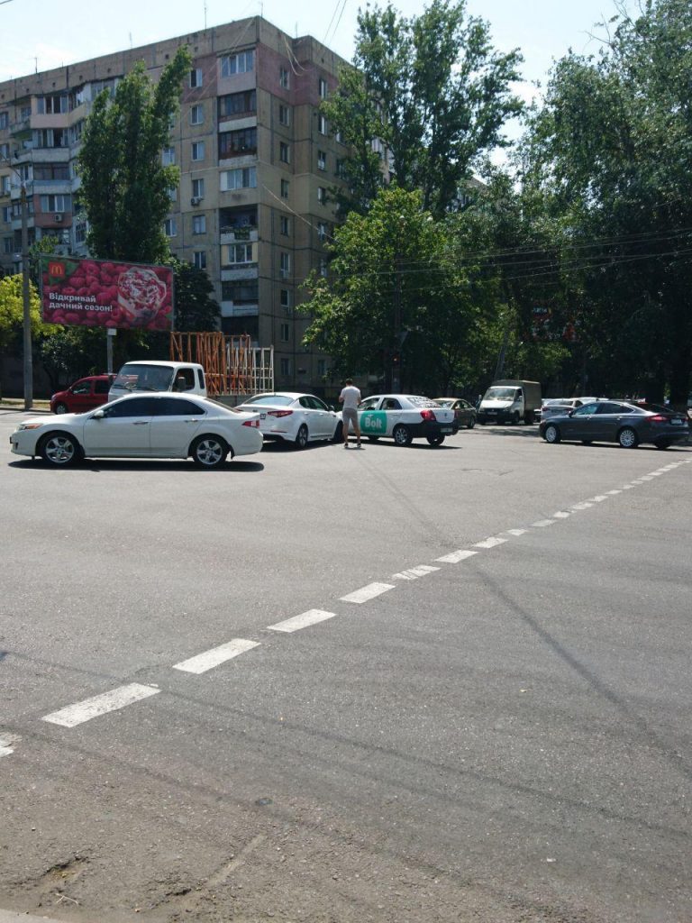 В Одессе автомобиль Bolt попал в ДТП