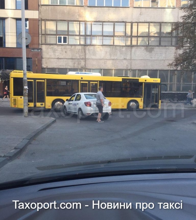 Uber совершил ДТП, не пропустил автобус.