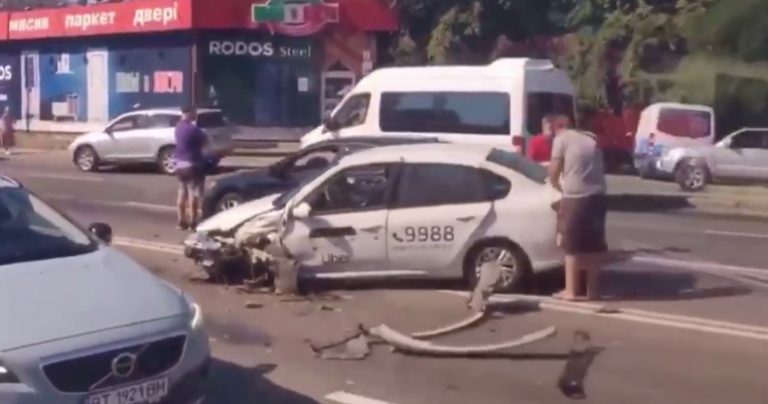 На Харьковском шоссе Uber попал в ДТП ( Видео )