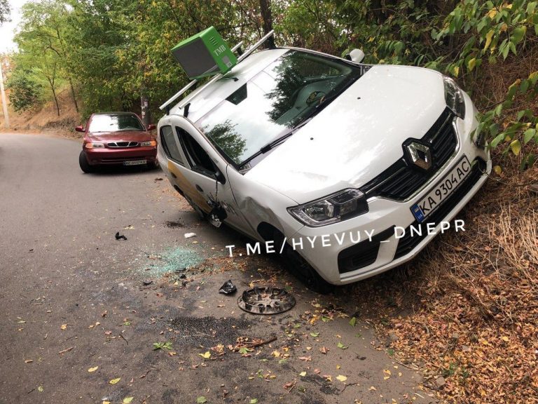 В Днепре Uklon попал в ДТП (Видео)