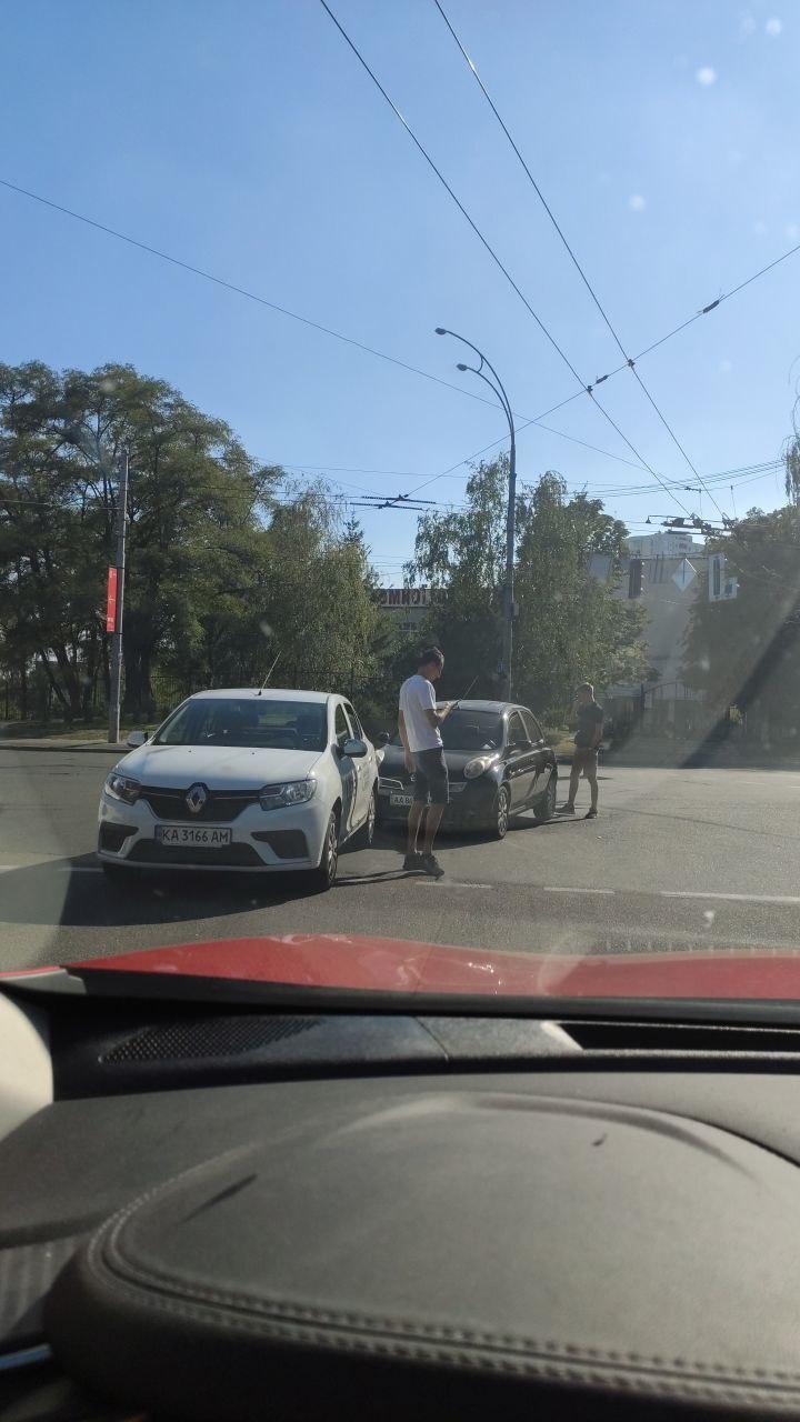 В Киеве Uber попал в легкое ДТП