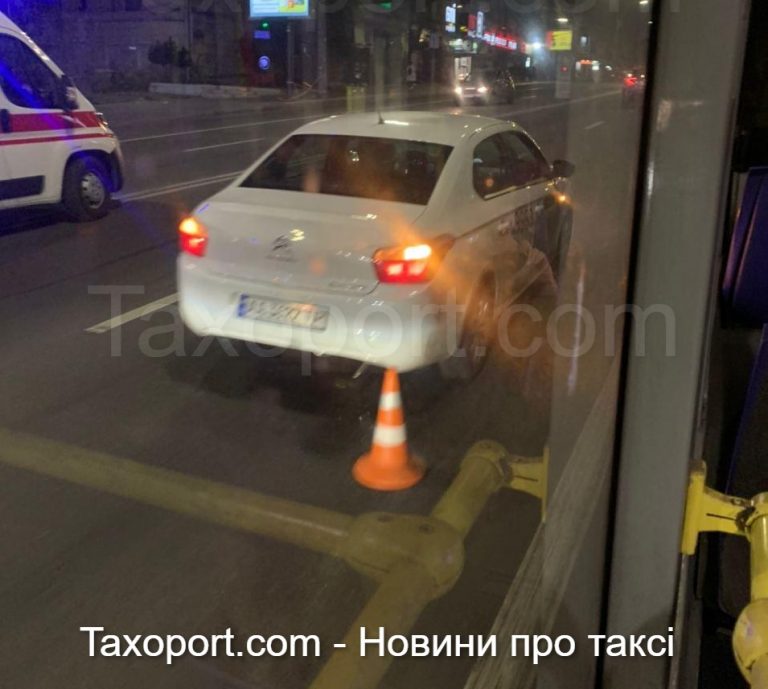 Uber попал в ДТП, есть пострадавшие, ребенок.