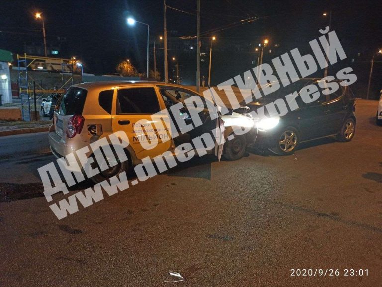 В Днепре Uklon попал в Аварию, в ДТП пострадала пассажирка и ребенок…
