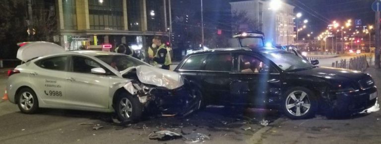 В Киеве ДТП за участием Hyundai под брендом Uber и Audi