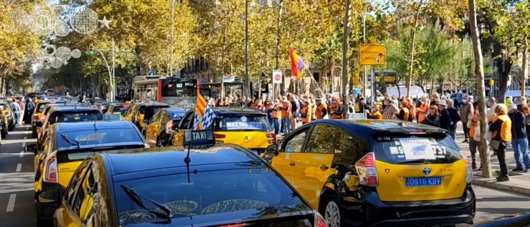 1000 таксомоторов вышли на акцию протеста в Испании