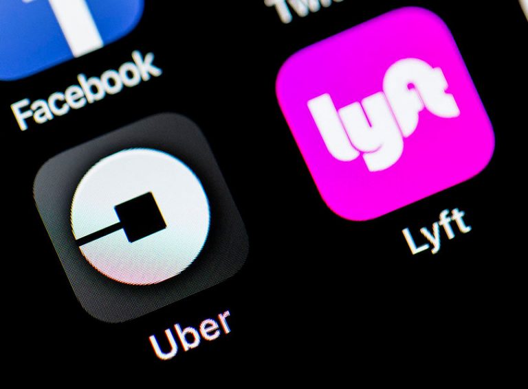 Uber и Lyft потратят 100млн на лоббирование отмены закона штата Калифорния, который требует от них классифицировать наемных водителей как сотрудников.