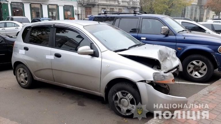 В Одессе женщина угнала такси и устроила ДТП