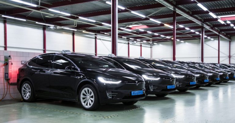 Мытарства парка такси Tesla в аэропорту Амстердама заканчиваются судебным иском против производителя из-за бесконечных дефектов