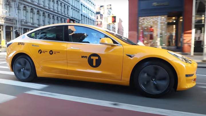 Владелец такси Tesla Model 3 поделился опытом работы на электрокаре