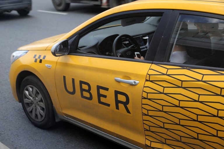 Водитель Uber в Бельгии добился признания его сотрудником компании